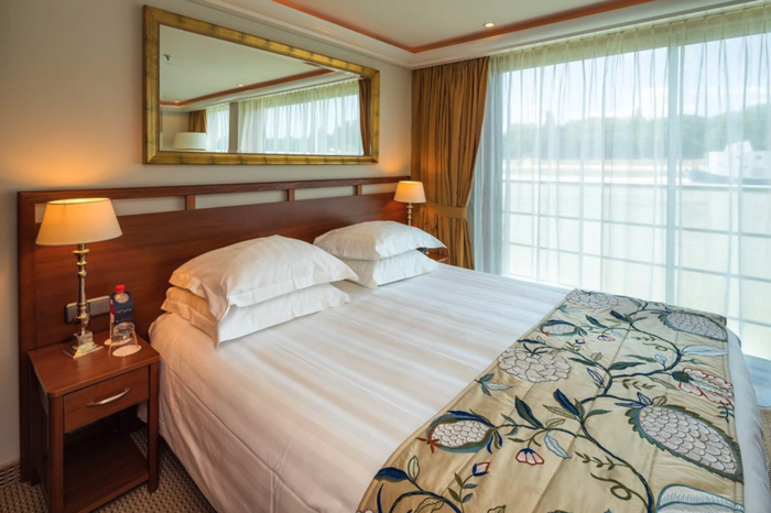 AmaWaterways AmaDante Suite 7.png